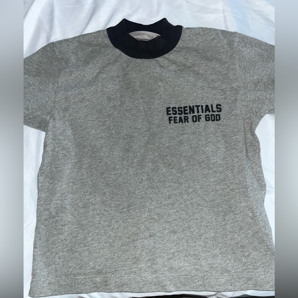 Fear of god essentials T-shirt kids size 6/7